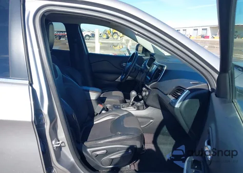 2018 Jeep Cherokee Latitude Plus 4X4 from USA, damaged, VIN 1C4PJMLX7JD609155